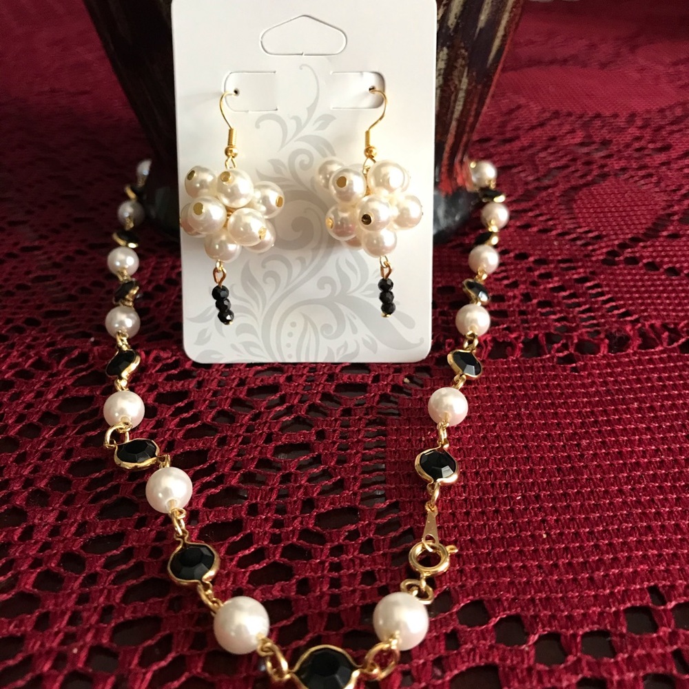 beautiful set with pearls and black stones